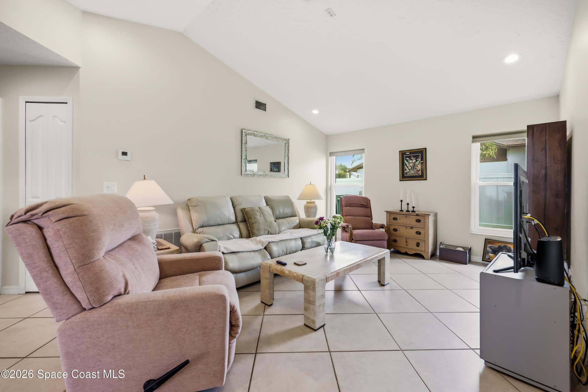 2427 Nobility Avenue photo 4