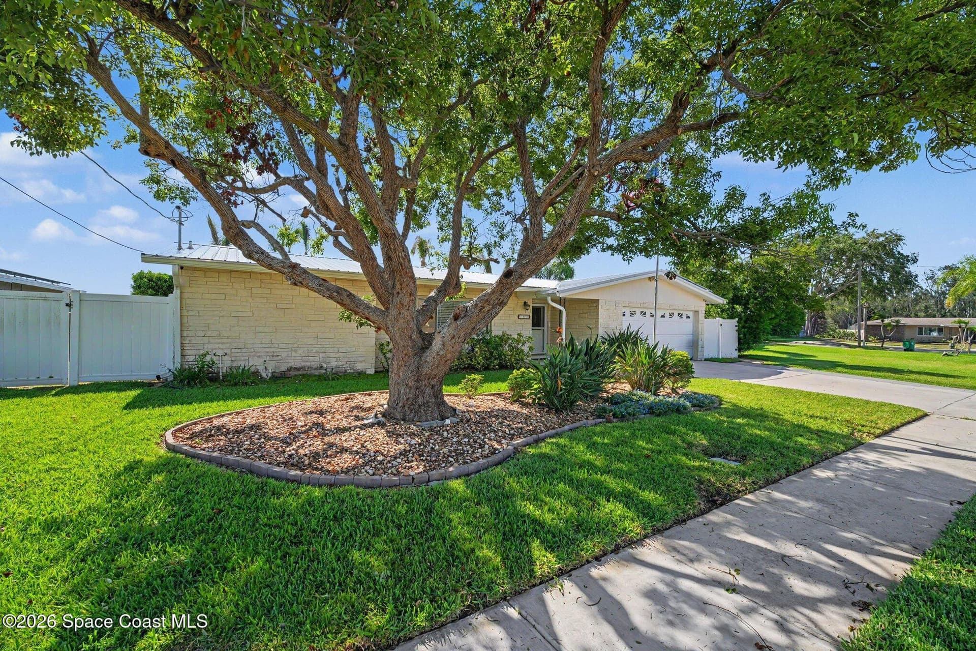 1370 Mercury Street photo 8