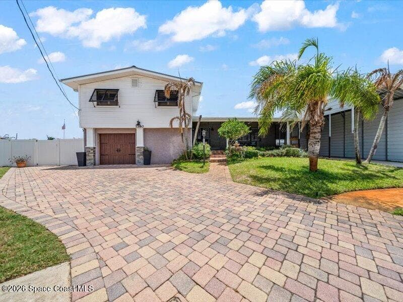 1580 Bream Street photo 1