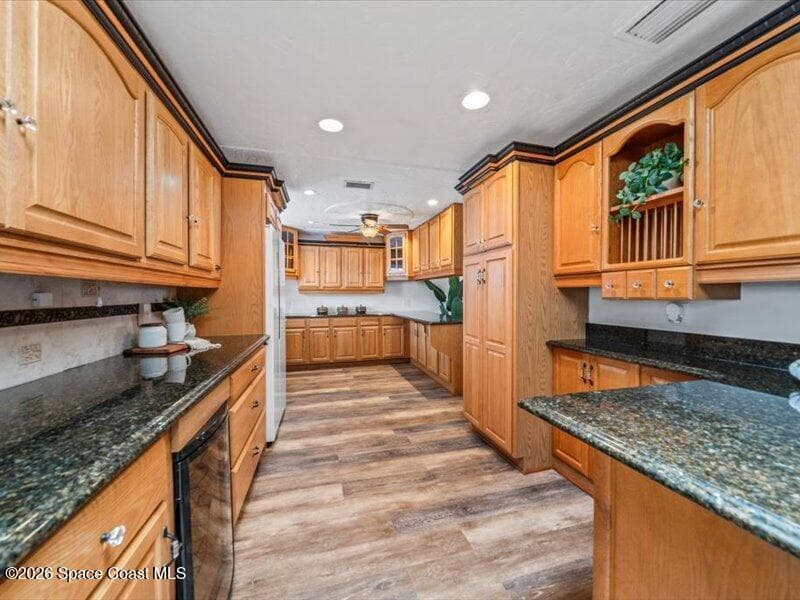 1580 Bream Street photo 9