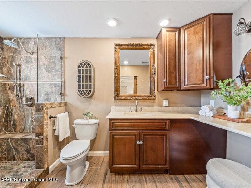 1580 Bream Street photo 17