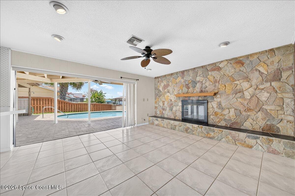2530 Sykes Creek Drive photo 9