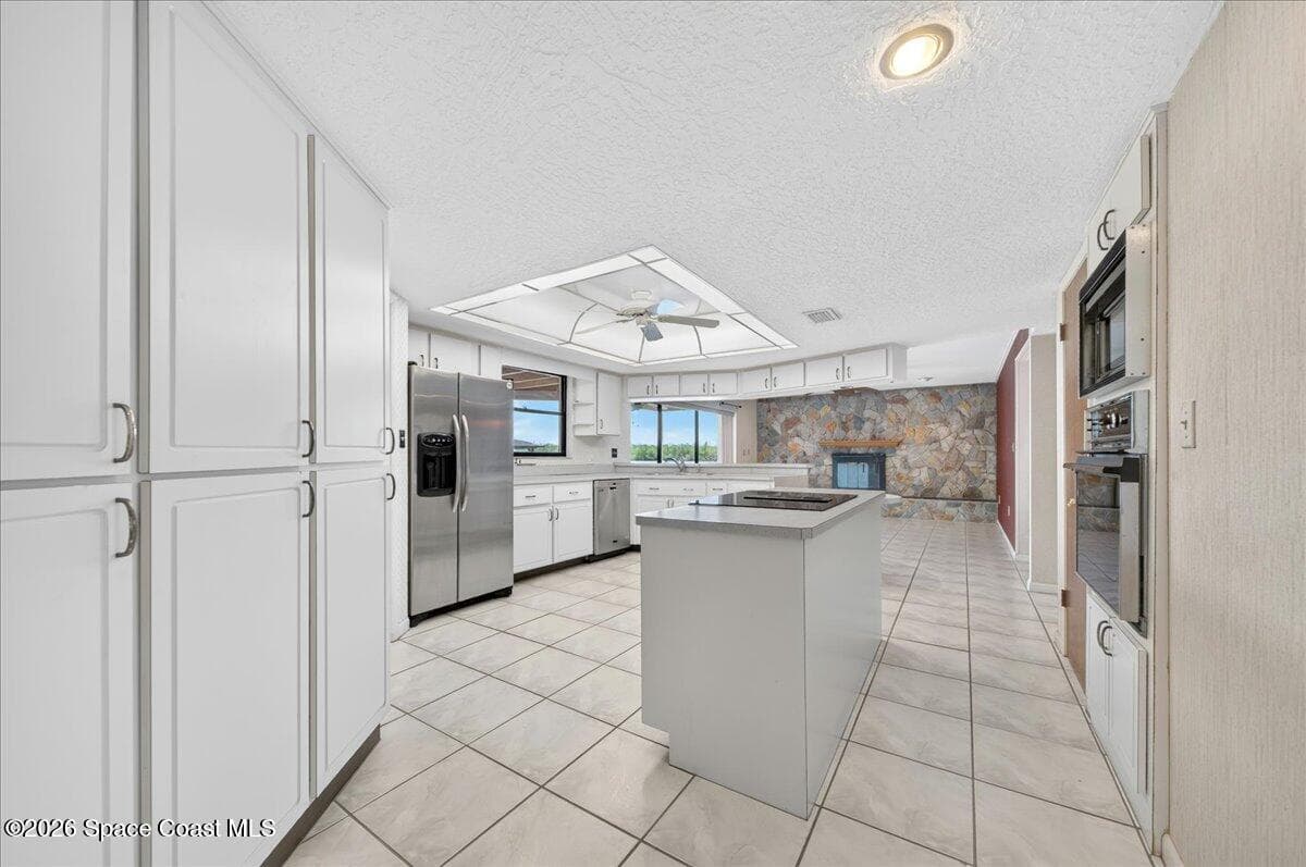 2530 Sykes Creek Drive photo 10