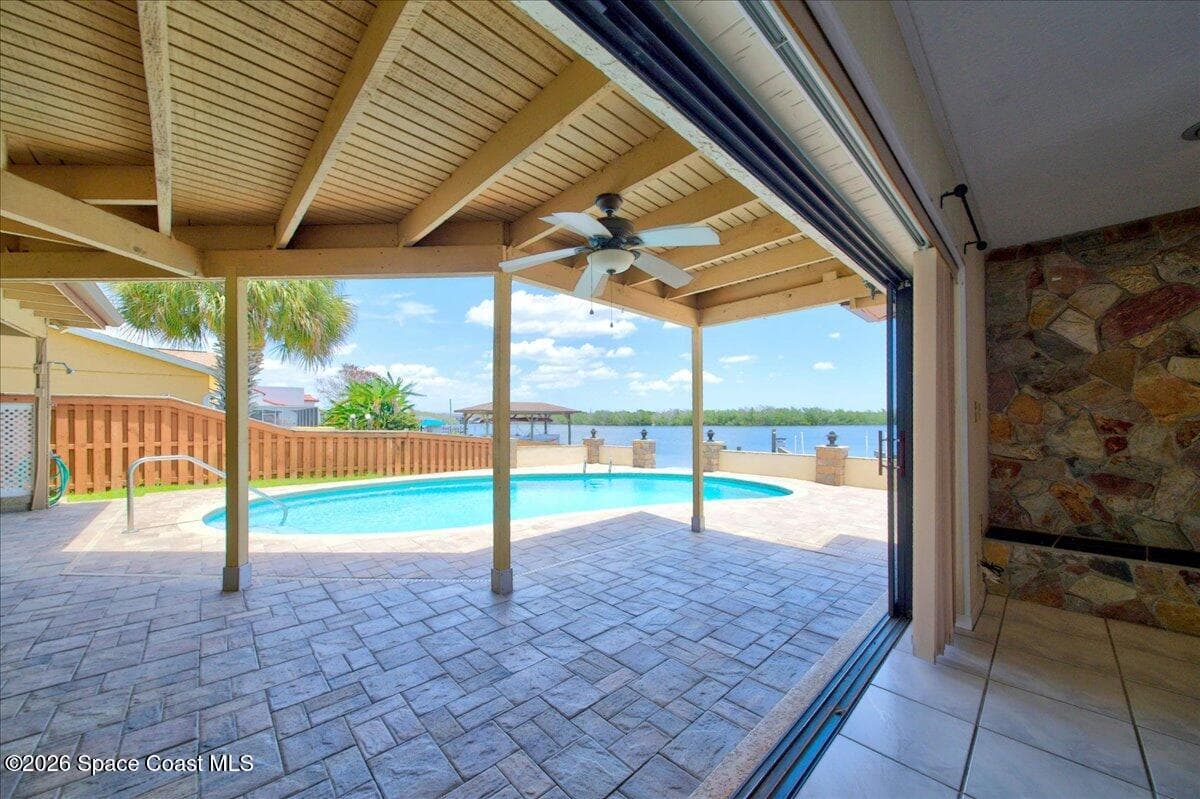 2530 Sykes Creek Drive photo 16