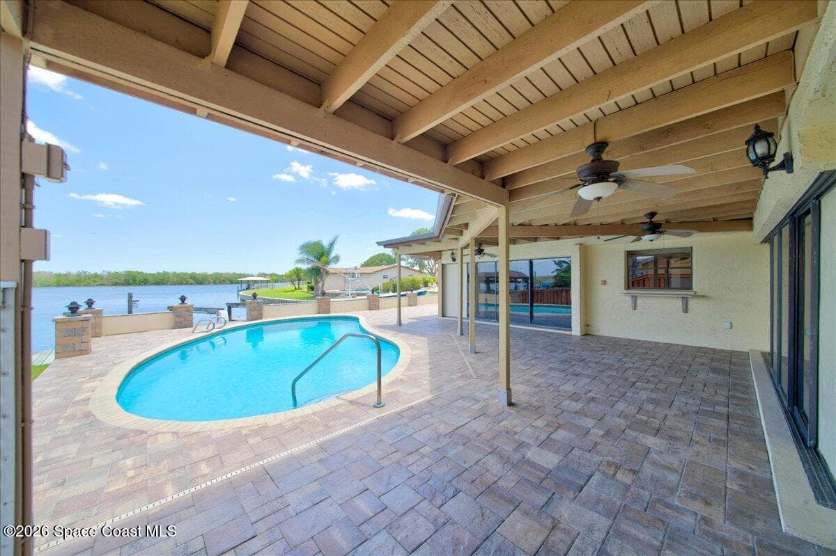 2530 Sykes Creek Drive photo 17