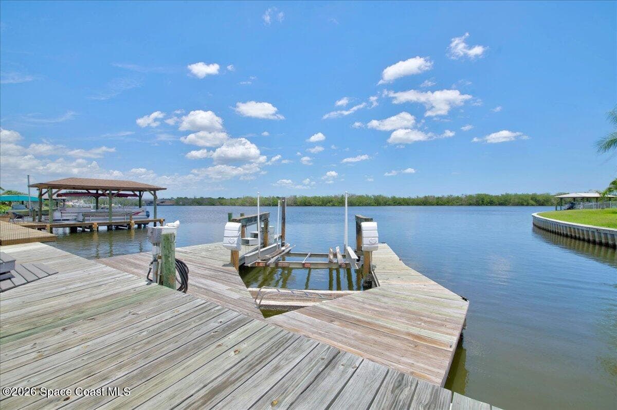 2530 Sykes Creek Drive photo 5