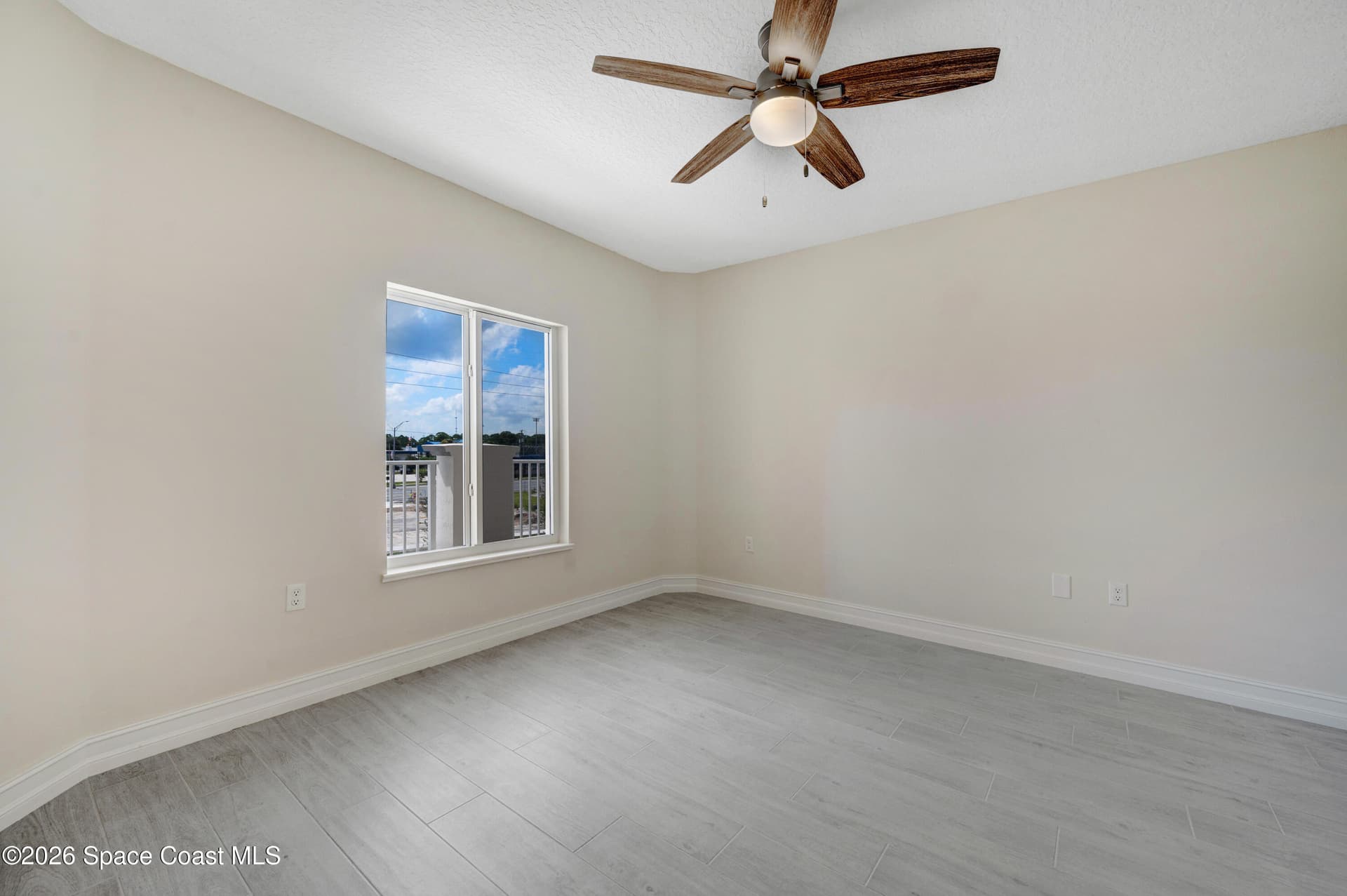 1805 Riverside Drive N 304 photo 20