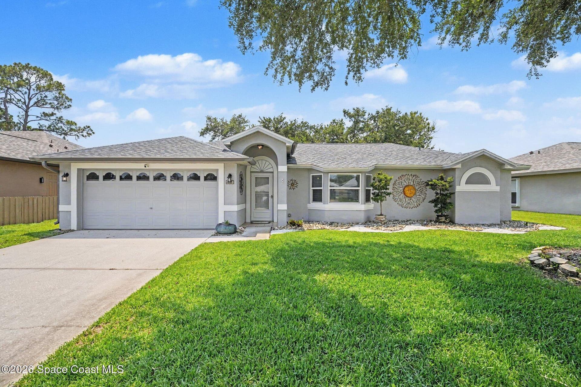 681 Sheridan Woods Drive photo 1