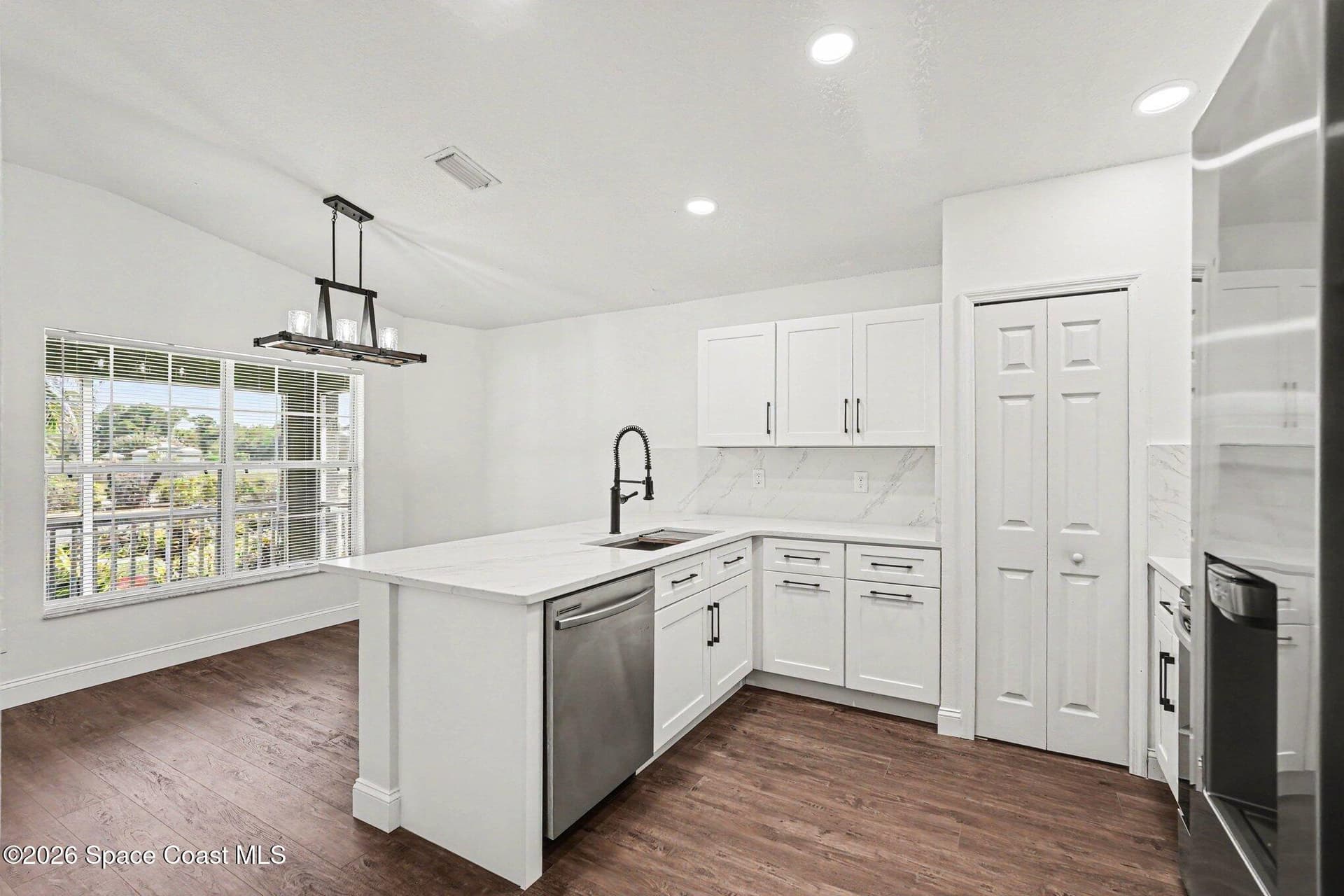 1805 Bayhill Drive photo 14