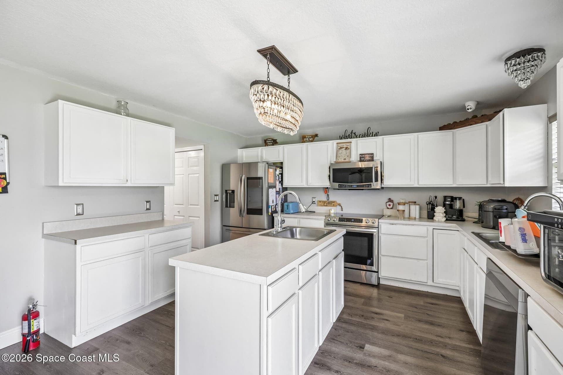 1609 Las Palmos Drive SW photo 17