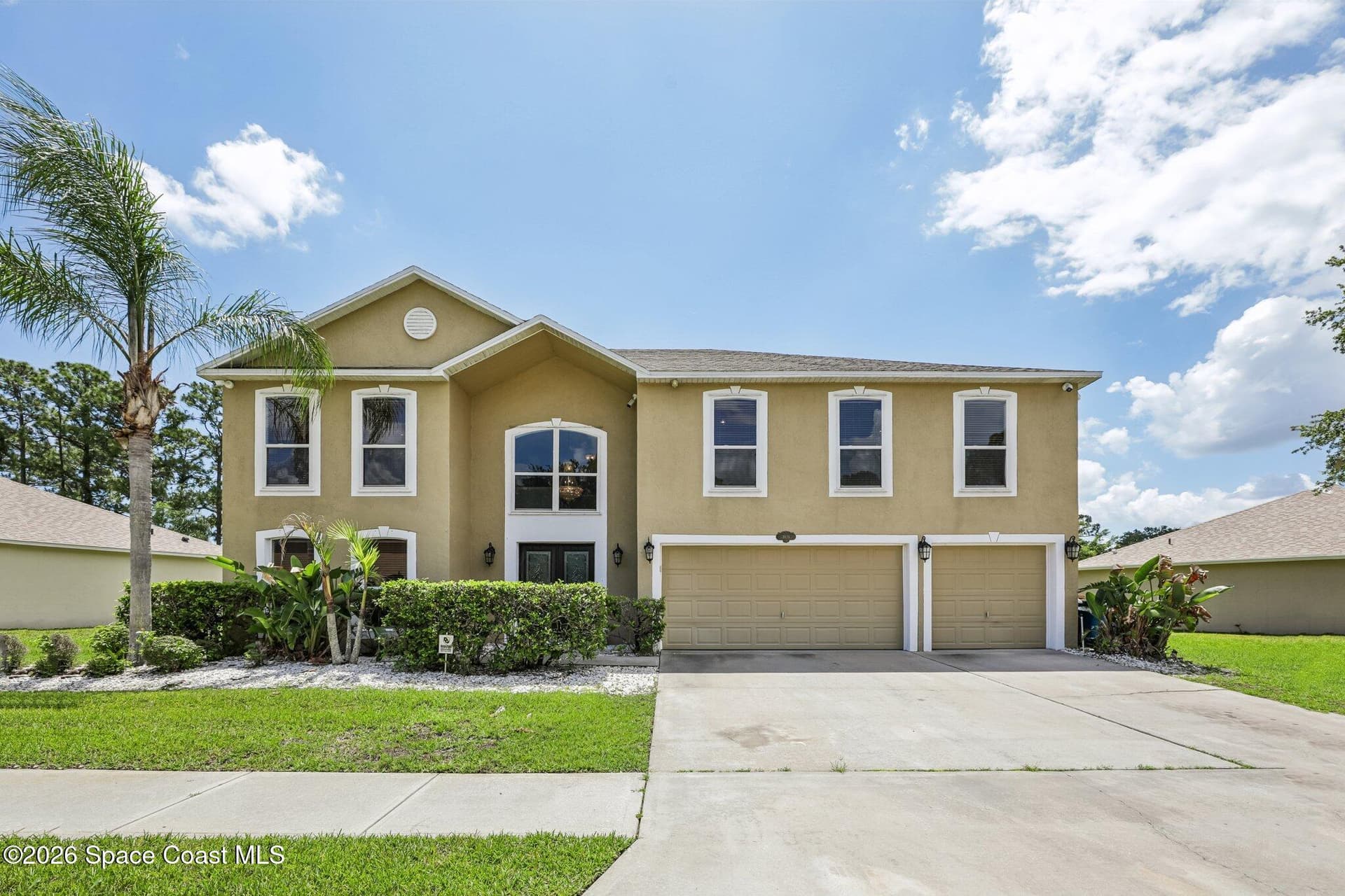1609 Las Palmos Drive SW photo 2