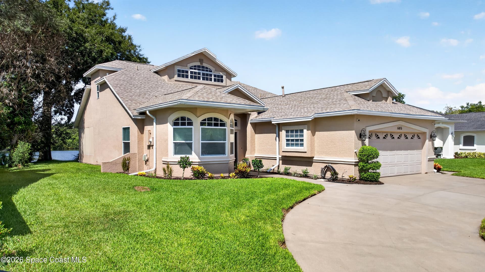 685 Bella Vista Drive photo 4