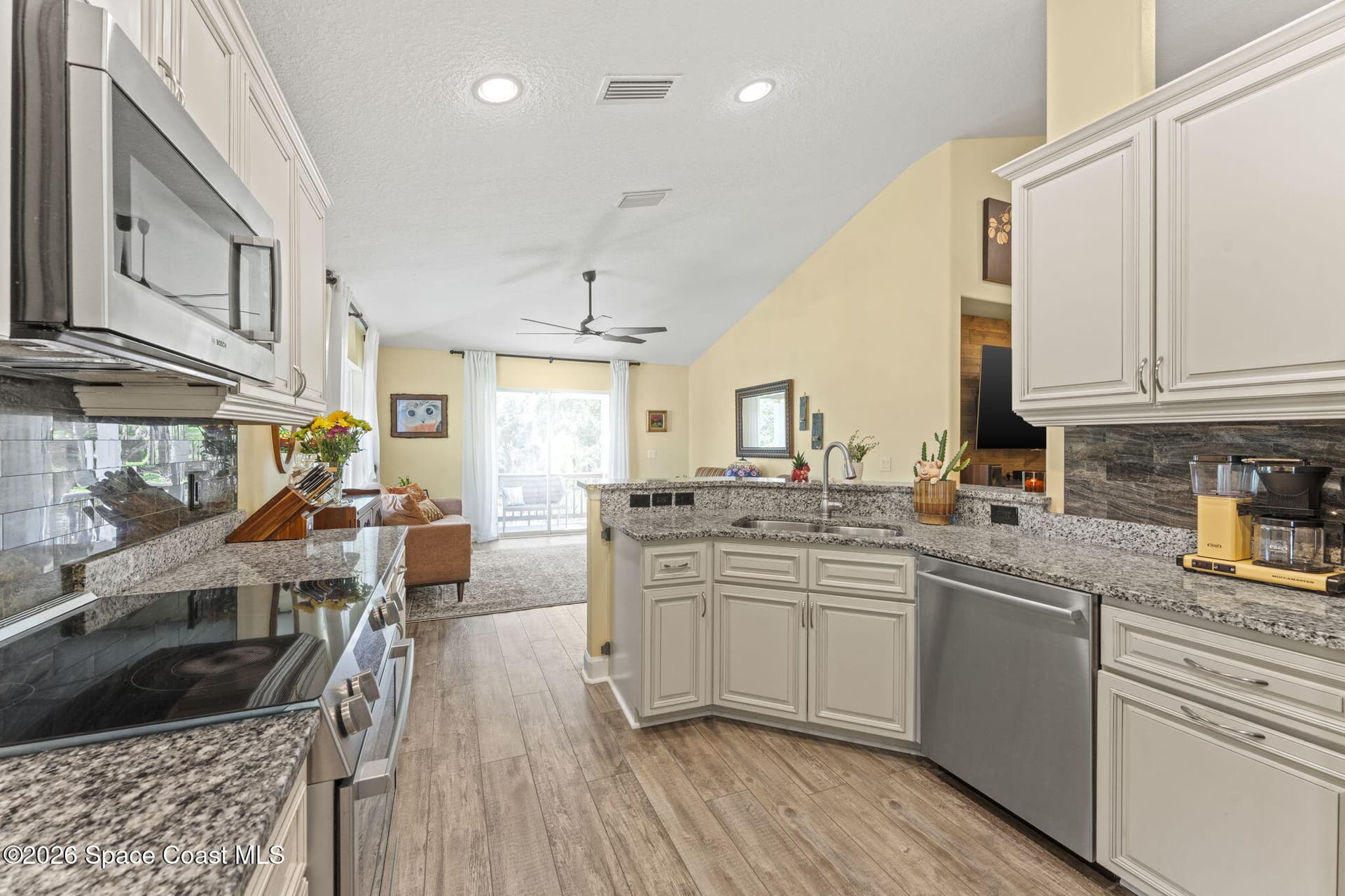 881 Mandarin Drive NE photo 22