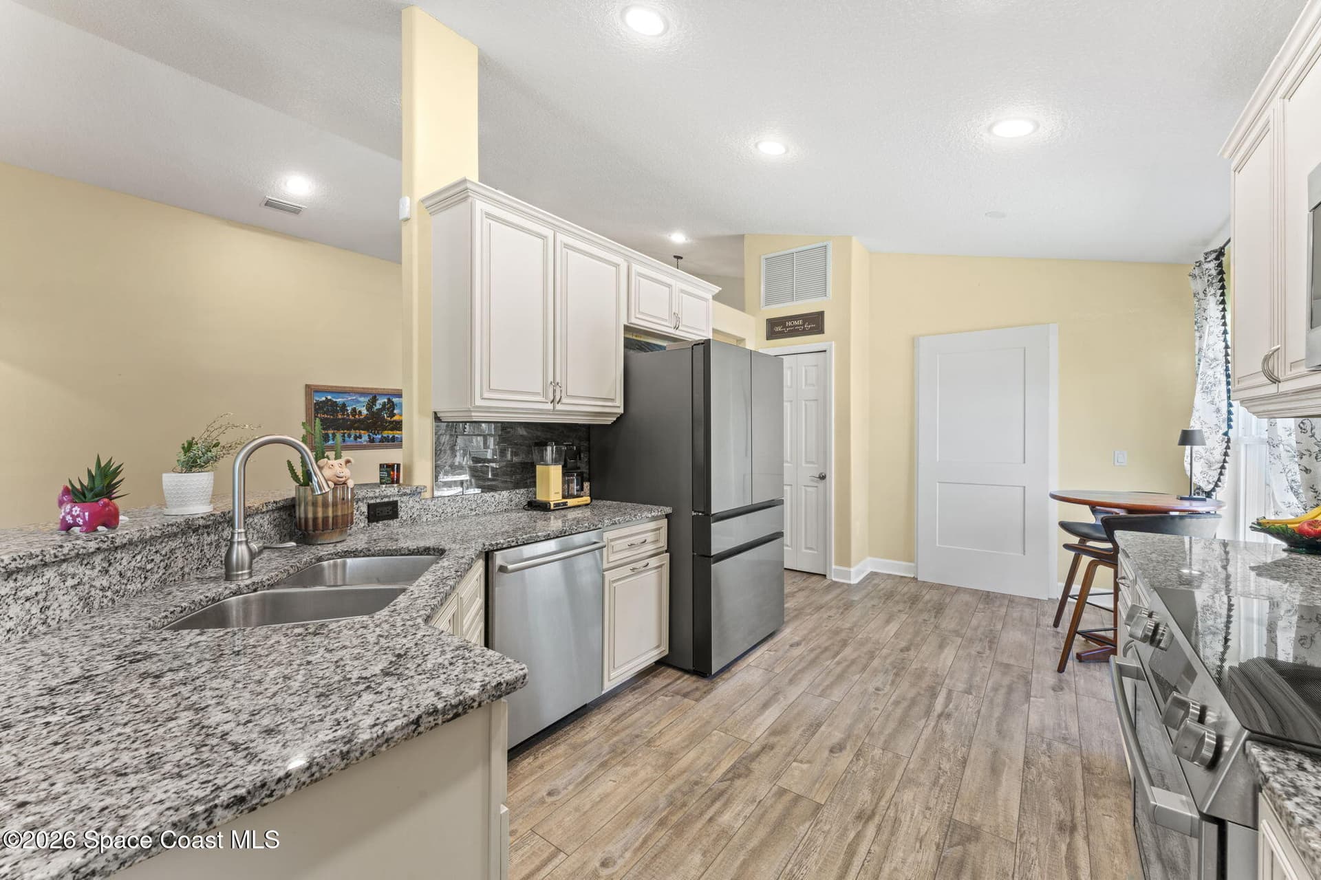 881 Mandarin Drive NE photo 23