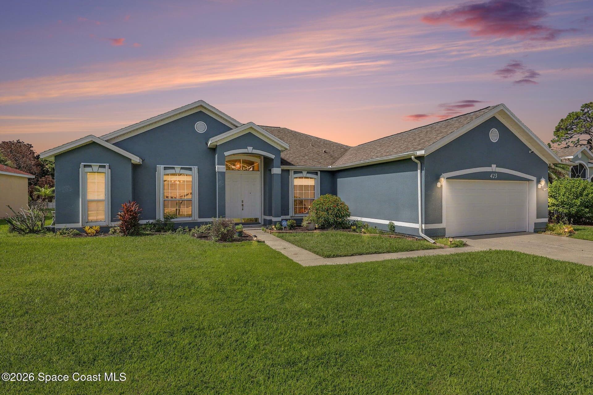 423 Stonehenge Circle photo 1
