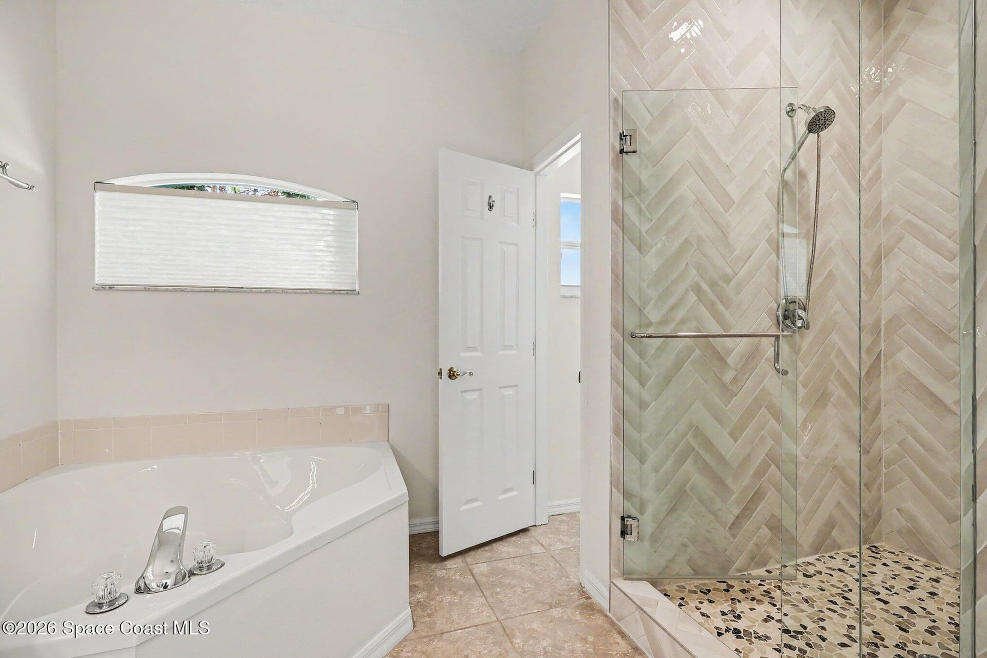 423 Stonehenge Circle photo 18