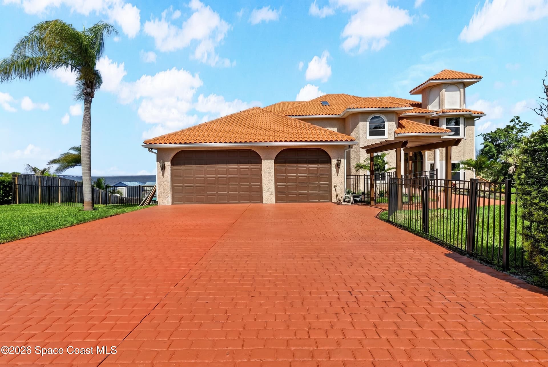 6715 Riveredge Drive photo 2