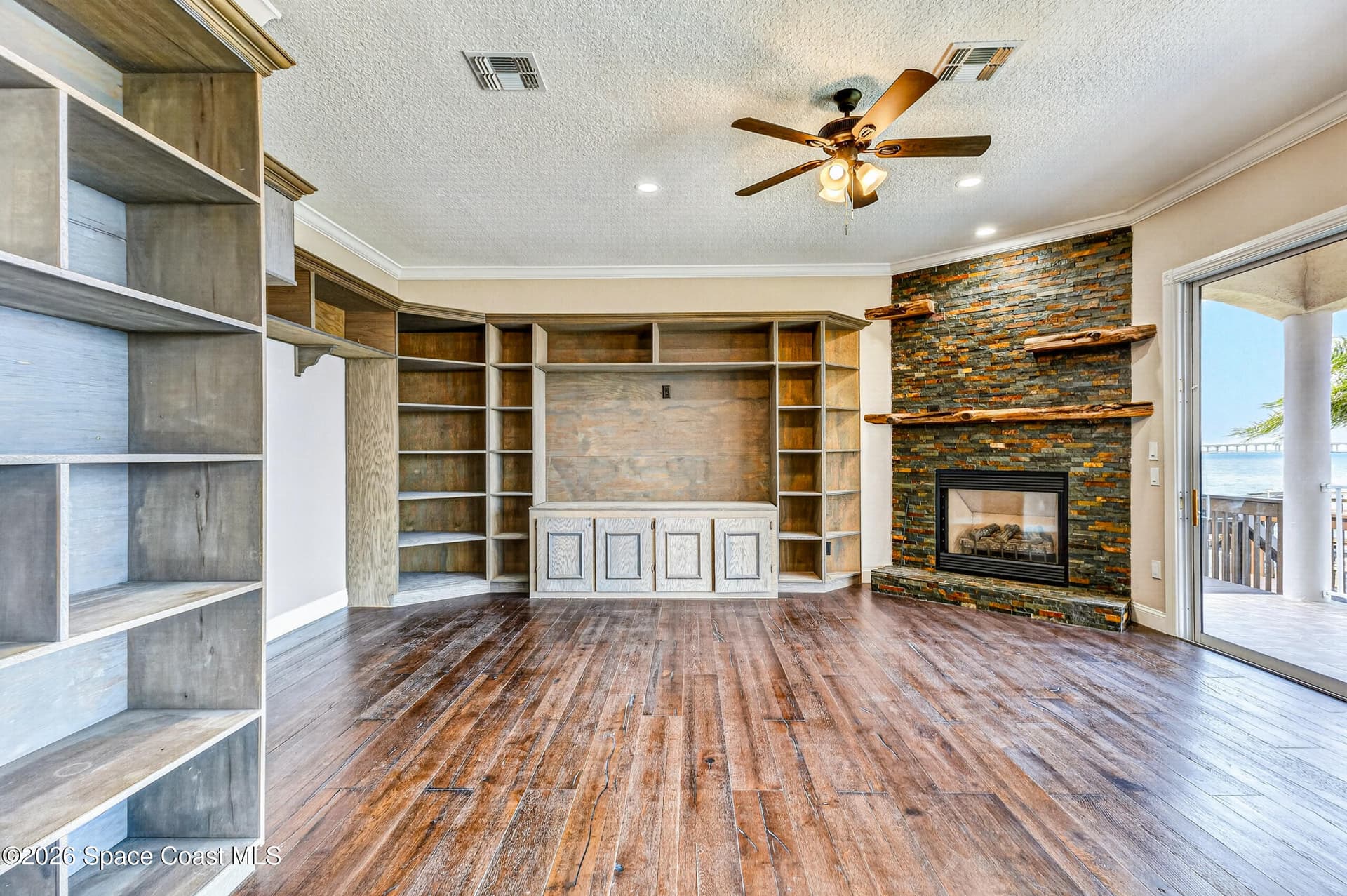6715 Riveredge Drive photo 9