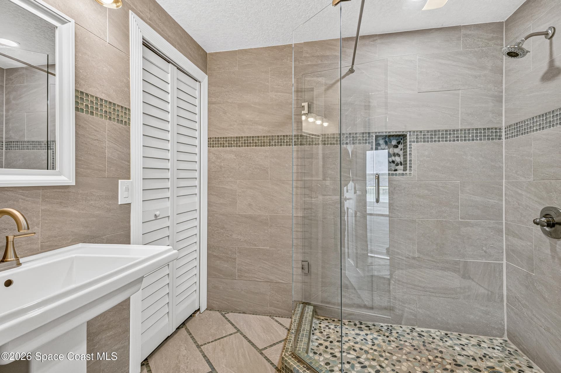 6715 Riveredge Drive photo 20