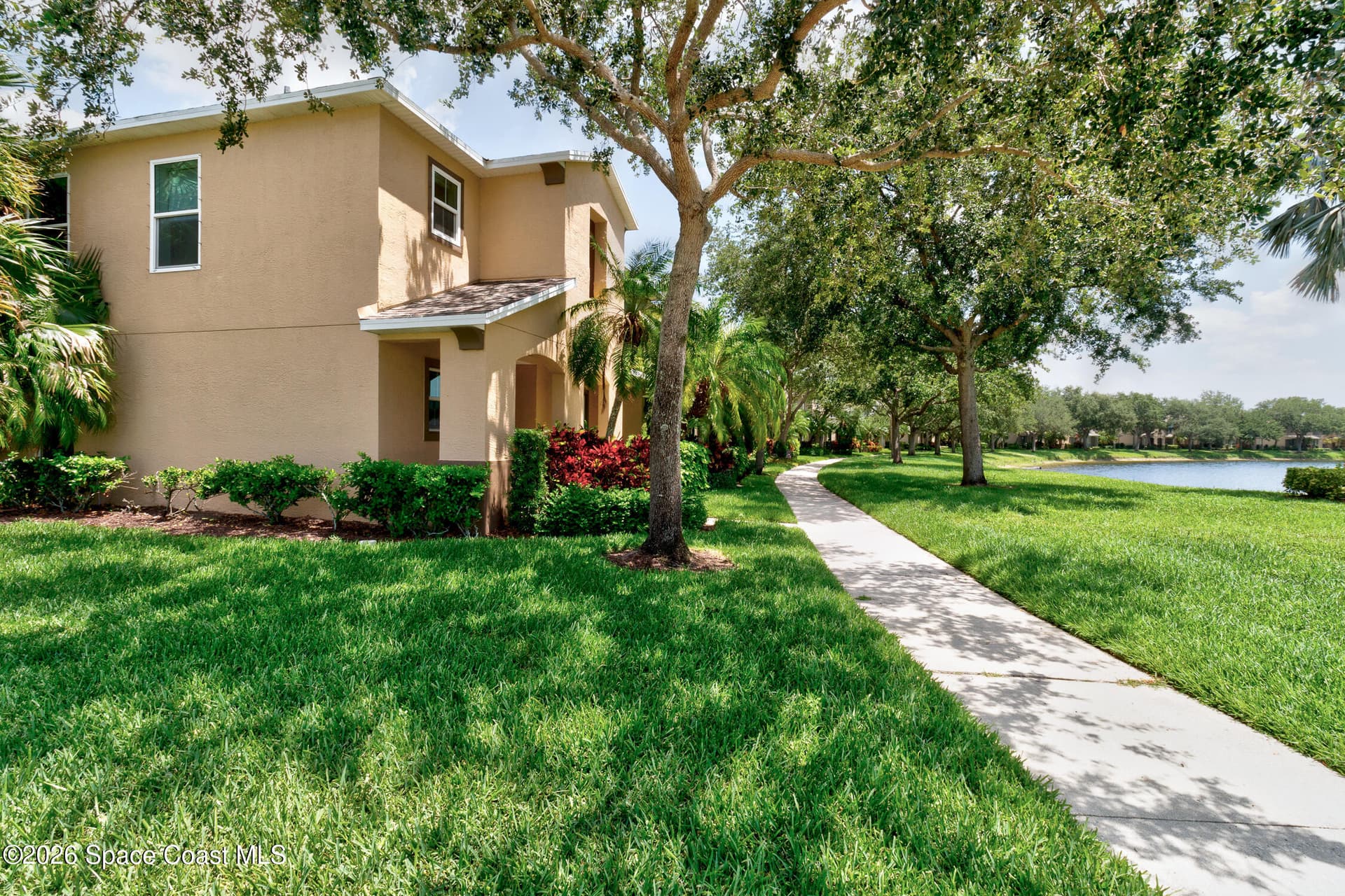 1670 Pointe West Way photo 4