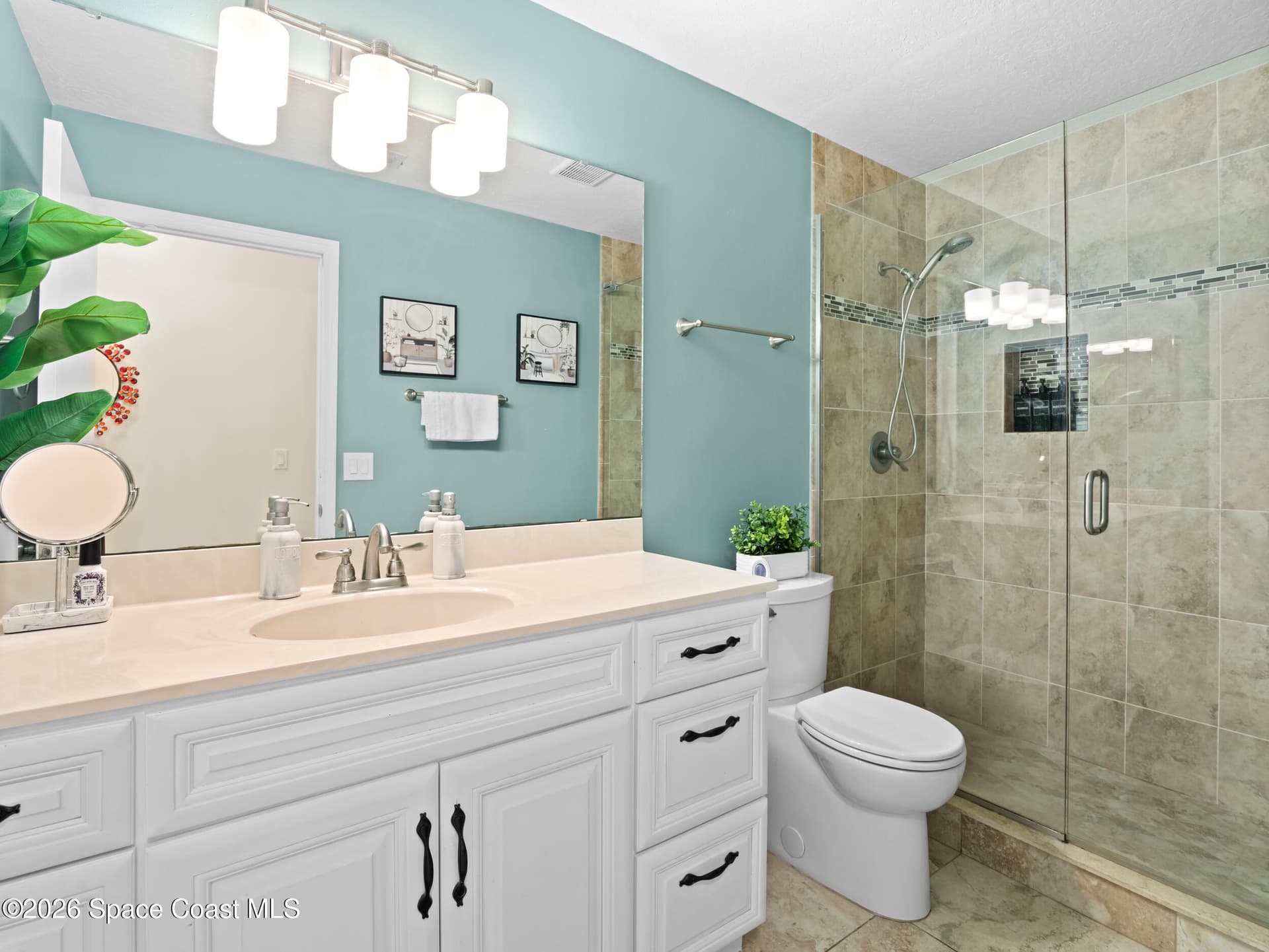 2582 Empire Avenue E photo 24