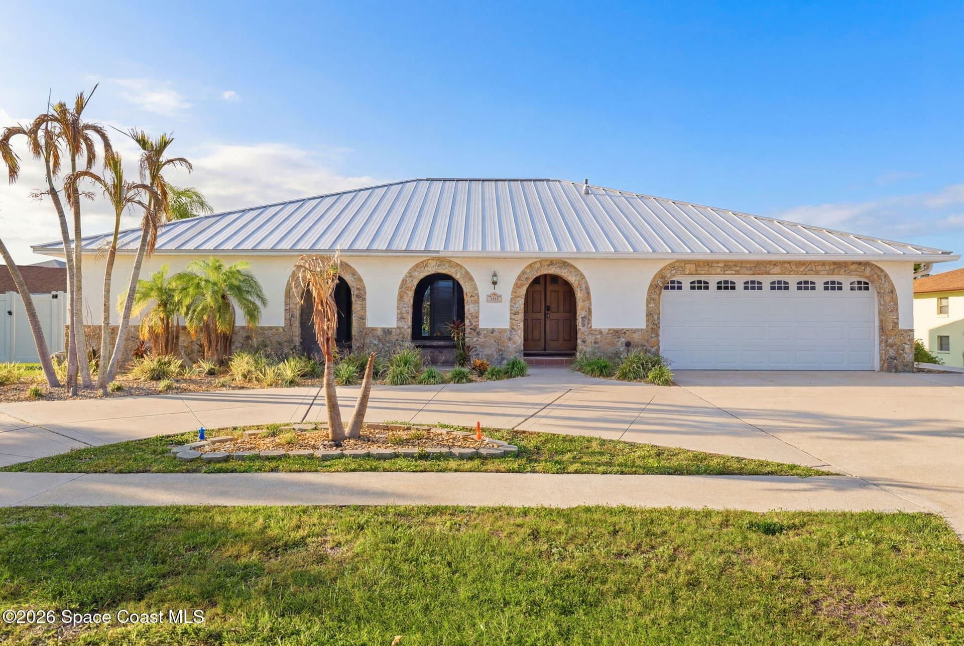 1525 Sykes Creek Drive photo 13