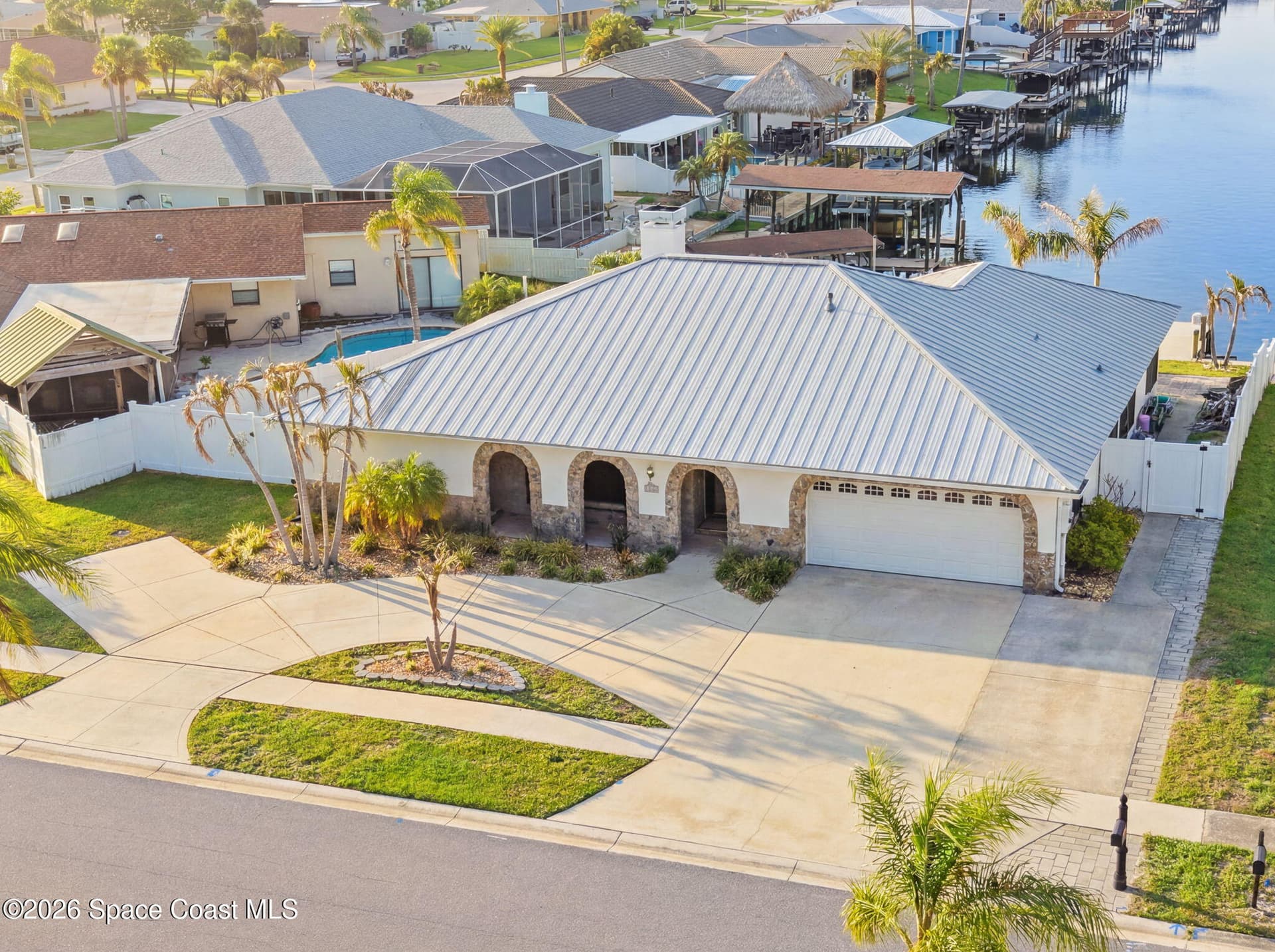 1525 Sykes Creek Drive photo 1