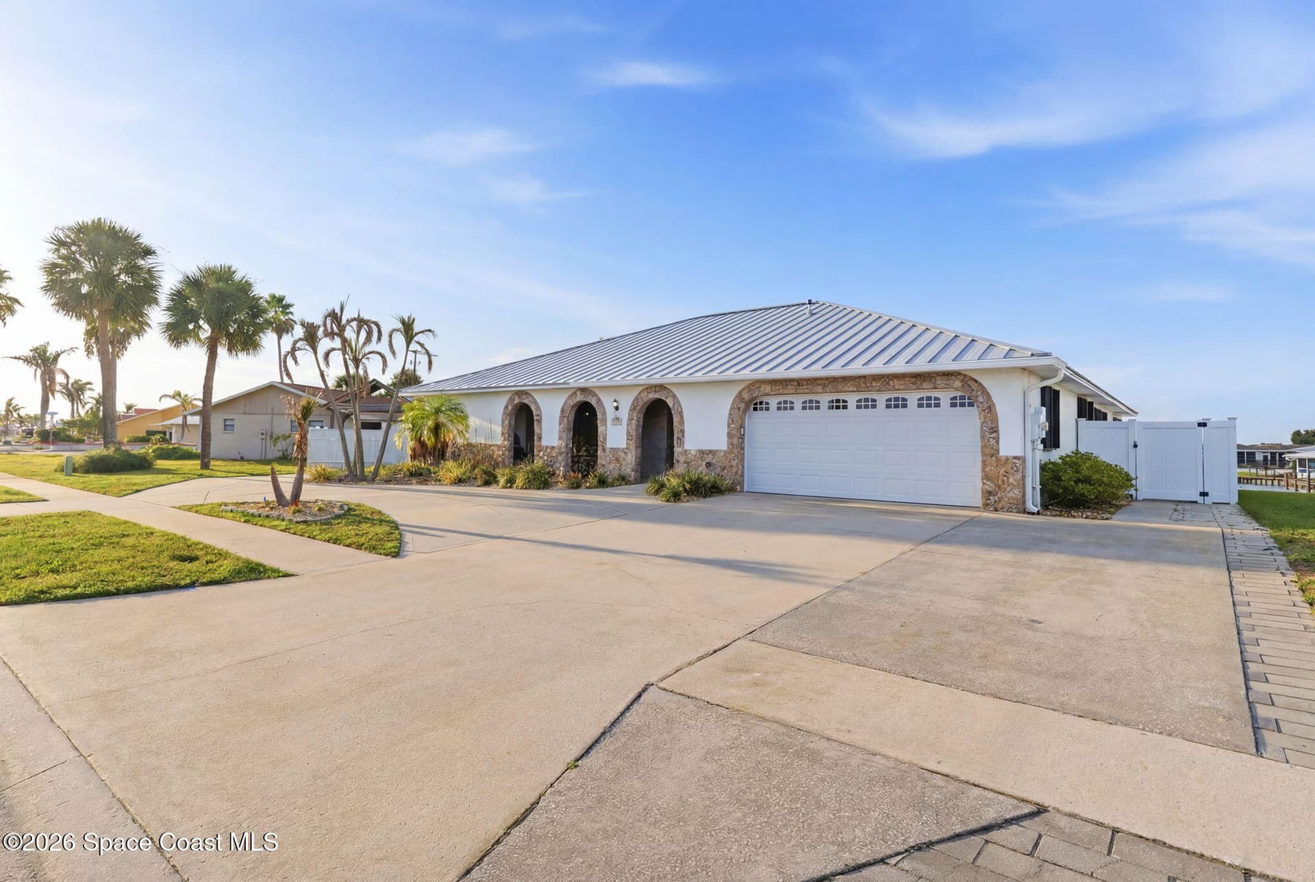1525 Sykes Creek Drive photo 6