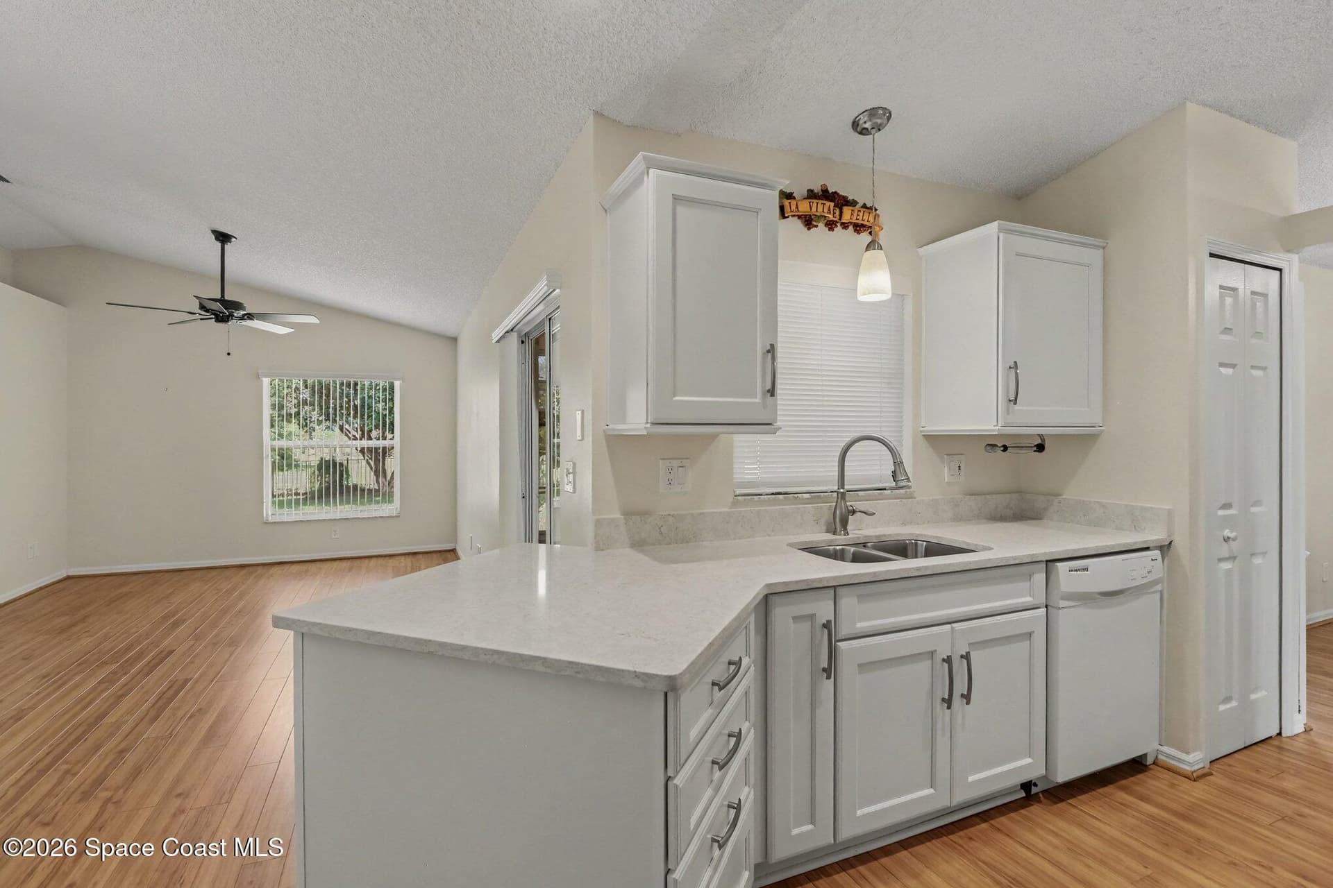 854 Hunters Creek Drive photo 14