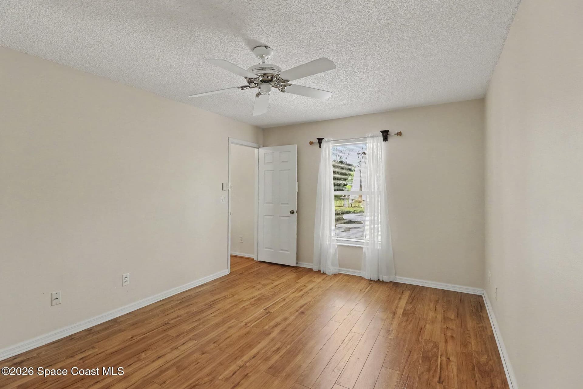 854 Hunters Creek Drive photo 23