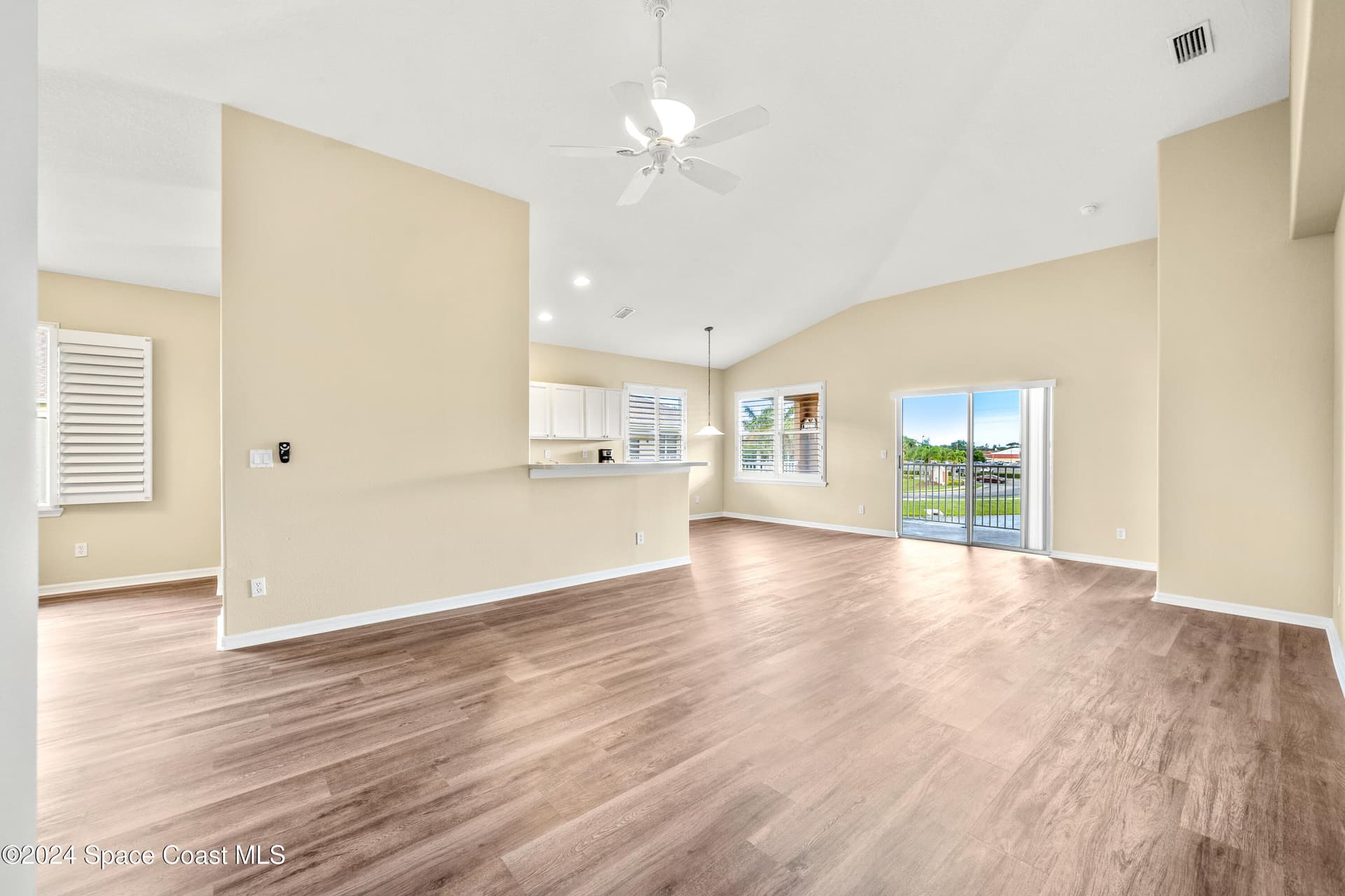 4865 Revenna Court 201 photo 6