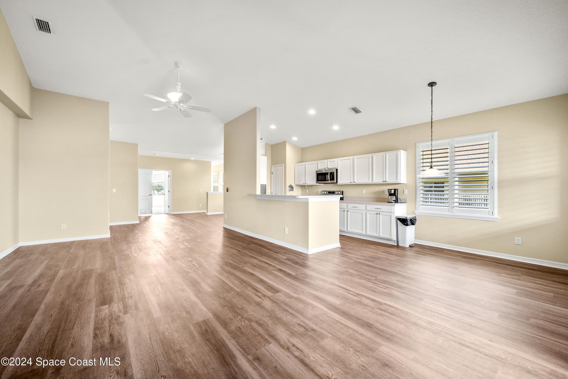 4865 Revenna Court 201 photo 7