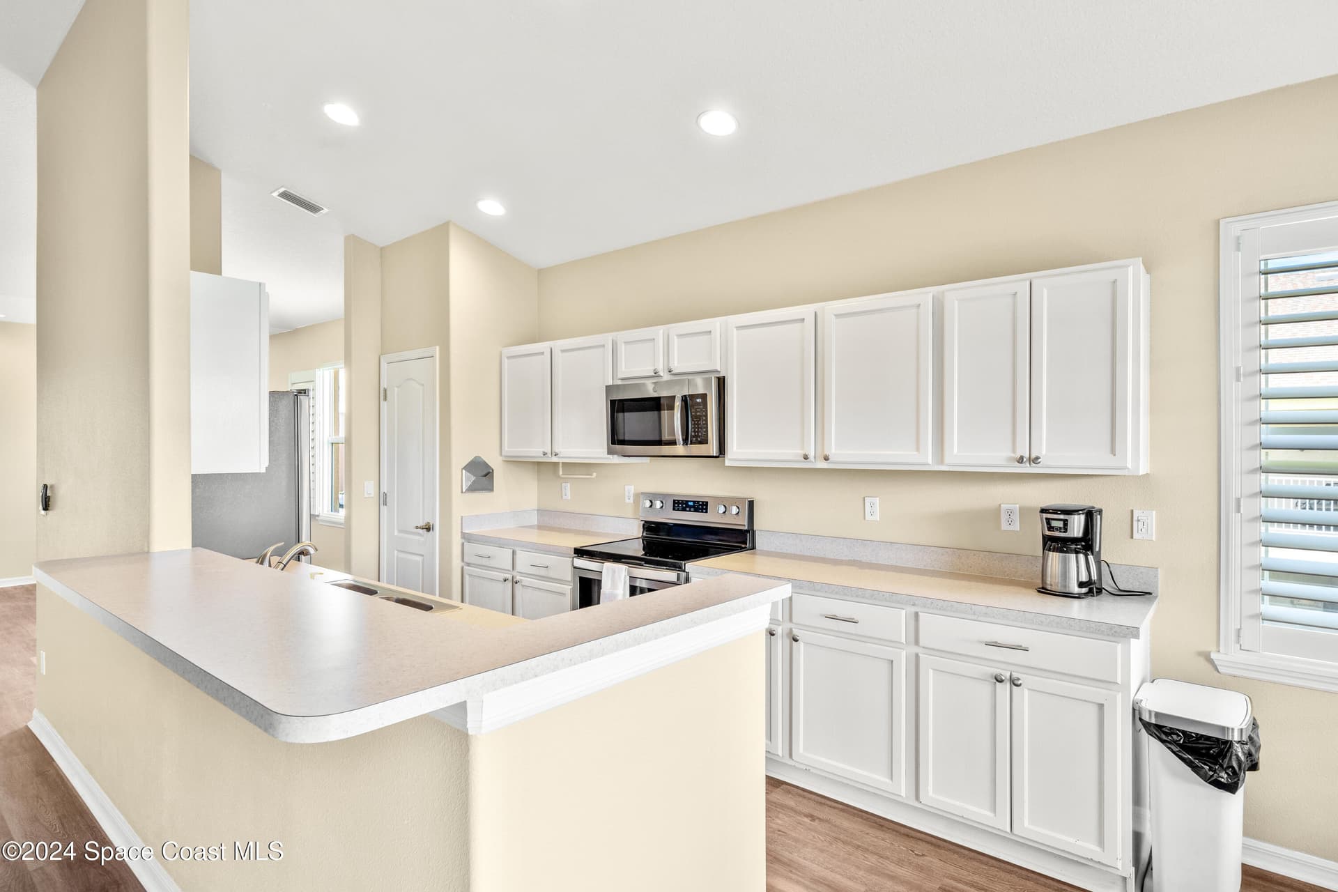 4865 Revenna Court 201 photo 8