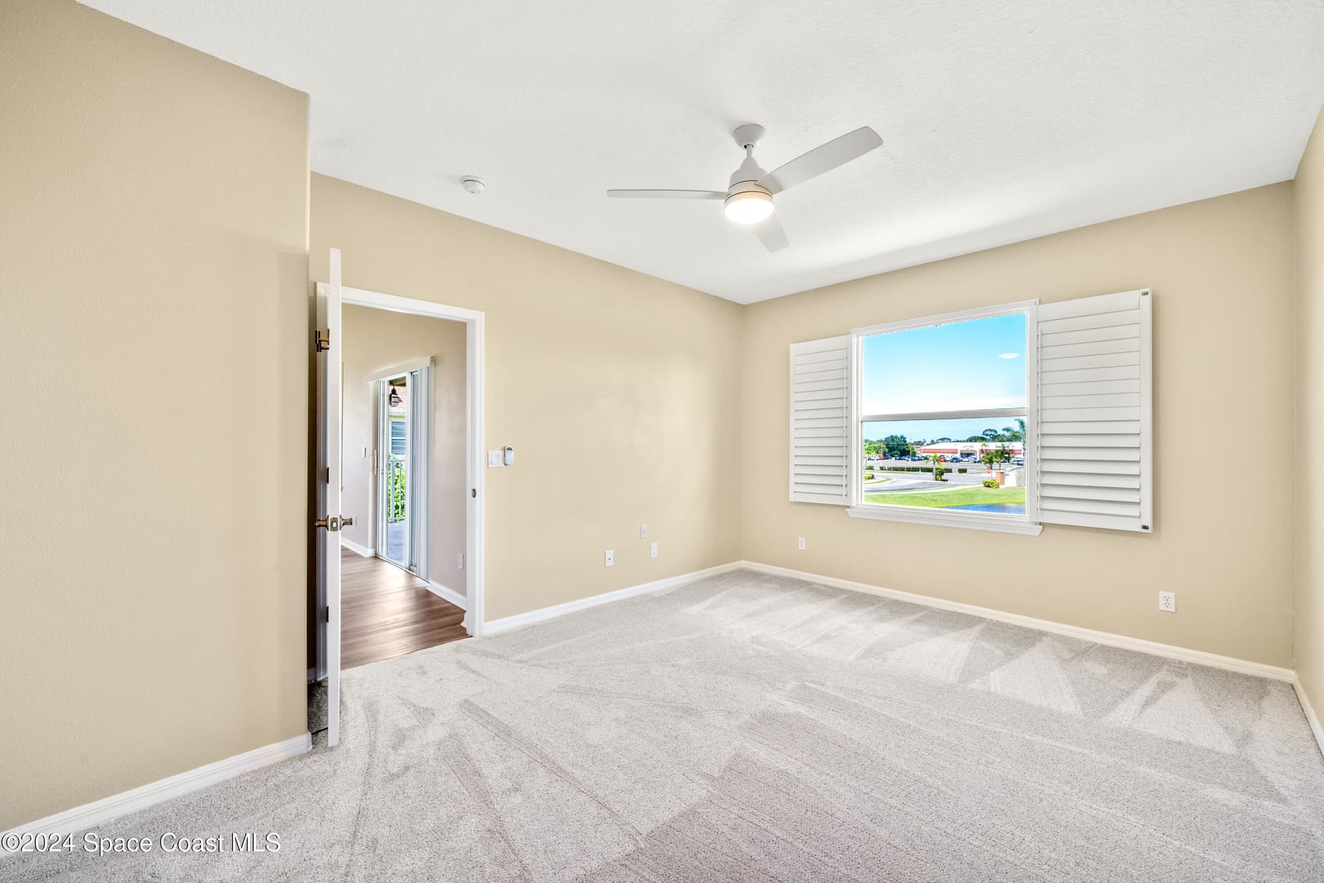 4865 Revenna Court 201 photo 17