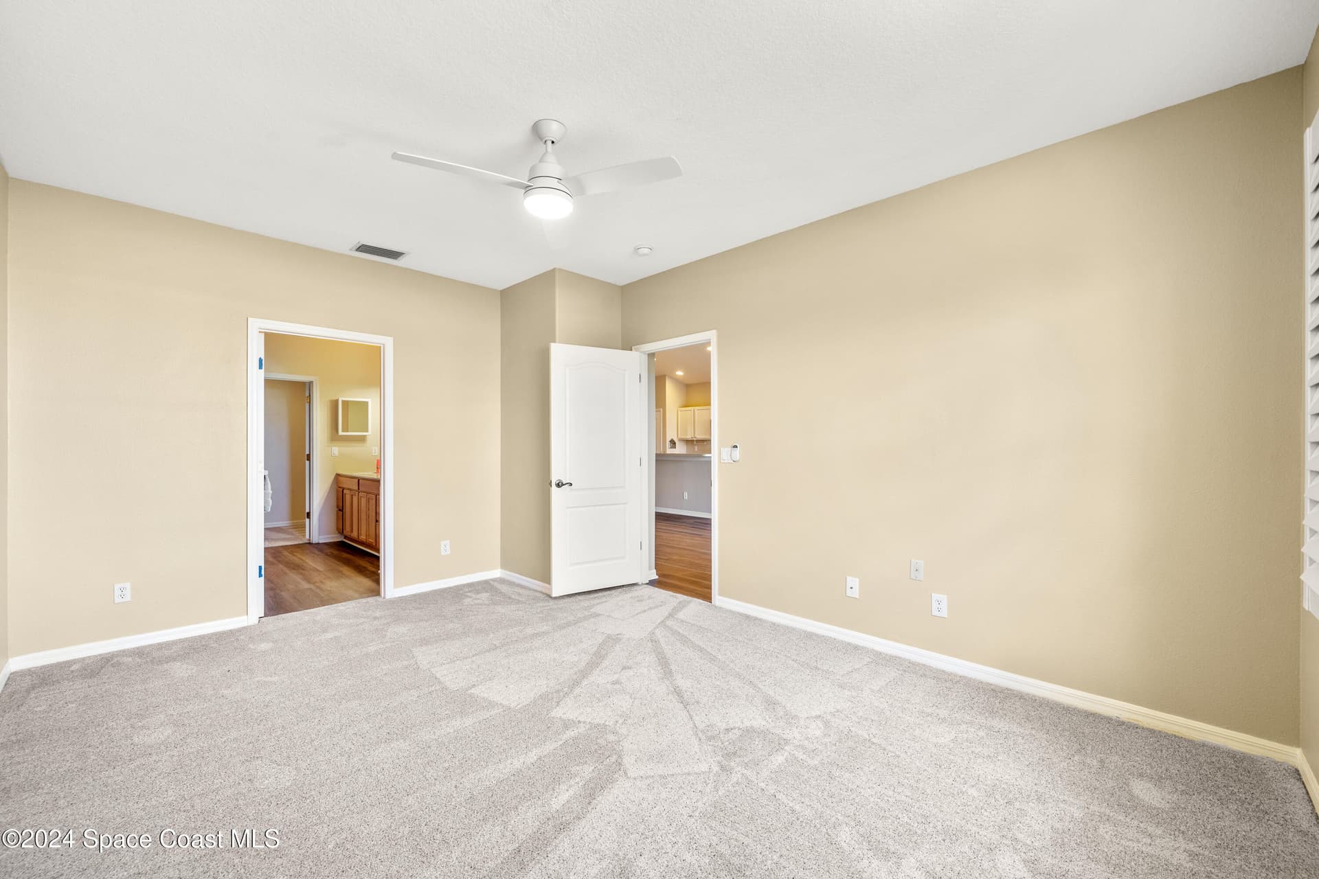 4865 Revenna Court 201 photo 18