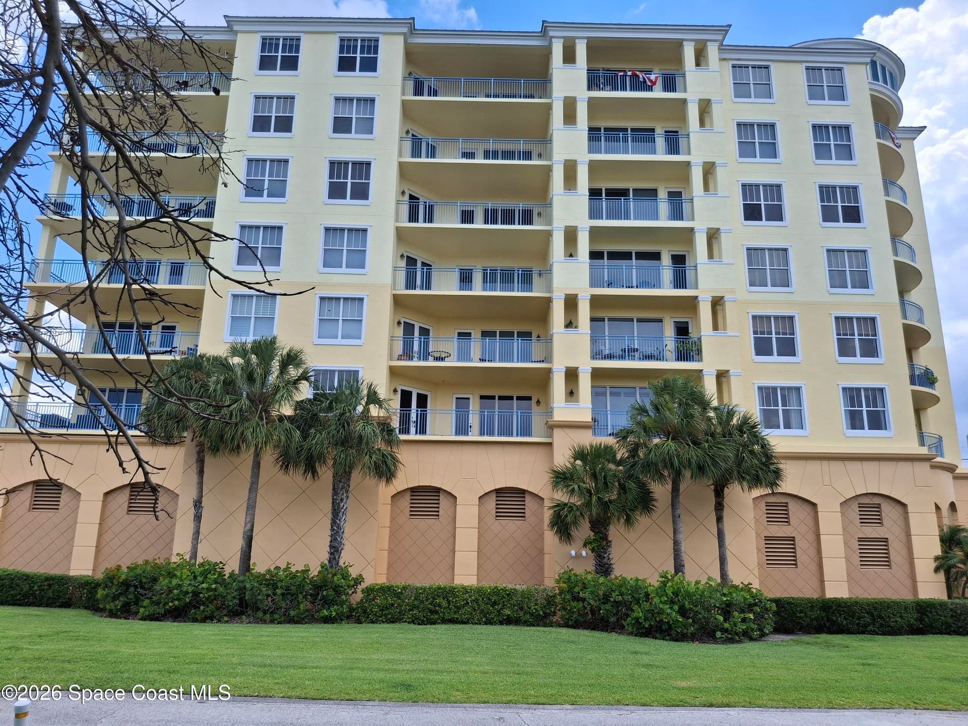1437 Pineapple Avenue 605 photo 2