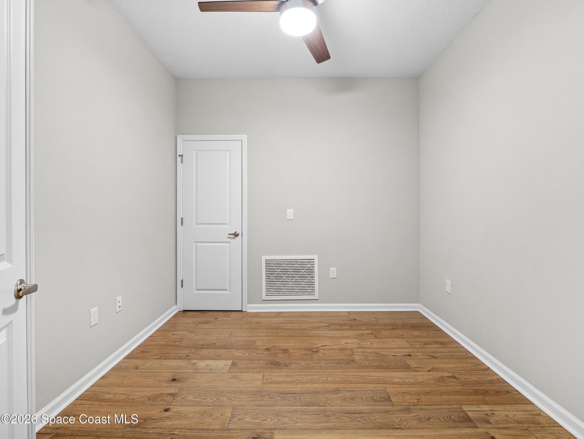 3931 Playa Del Sol Drive 104 photo 7