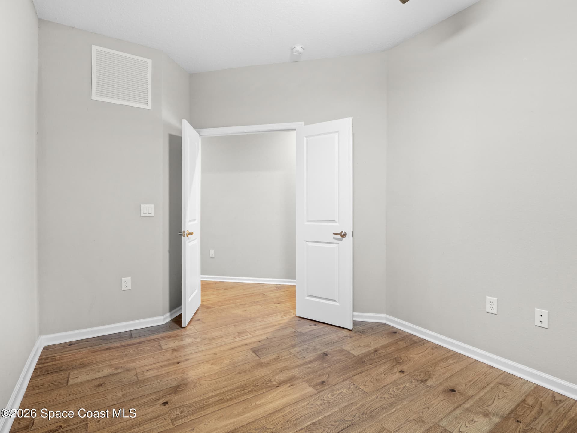 3931 Playa Del Sol Drive 104 photo 8