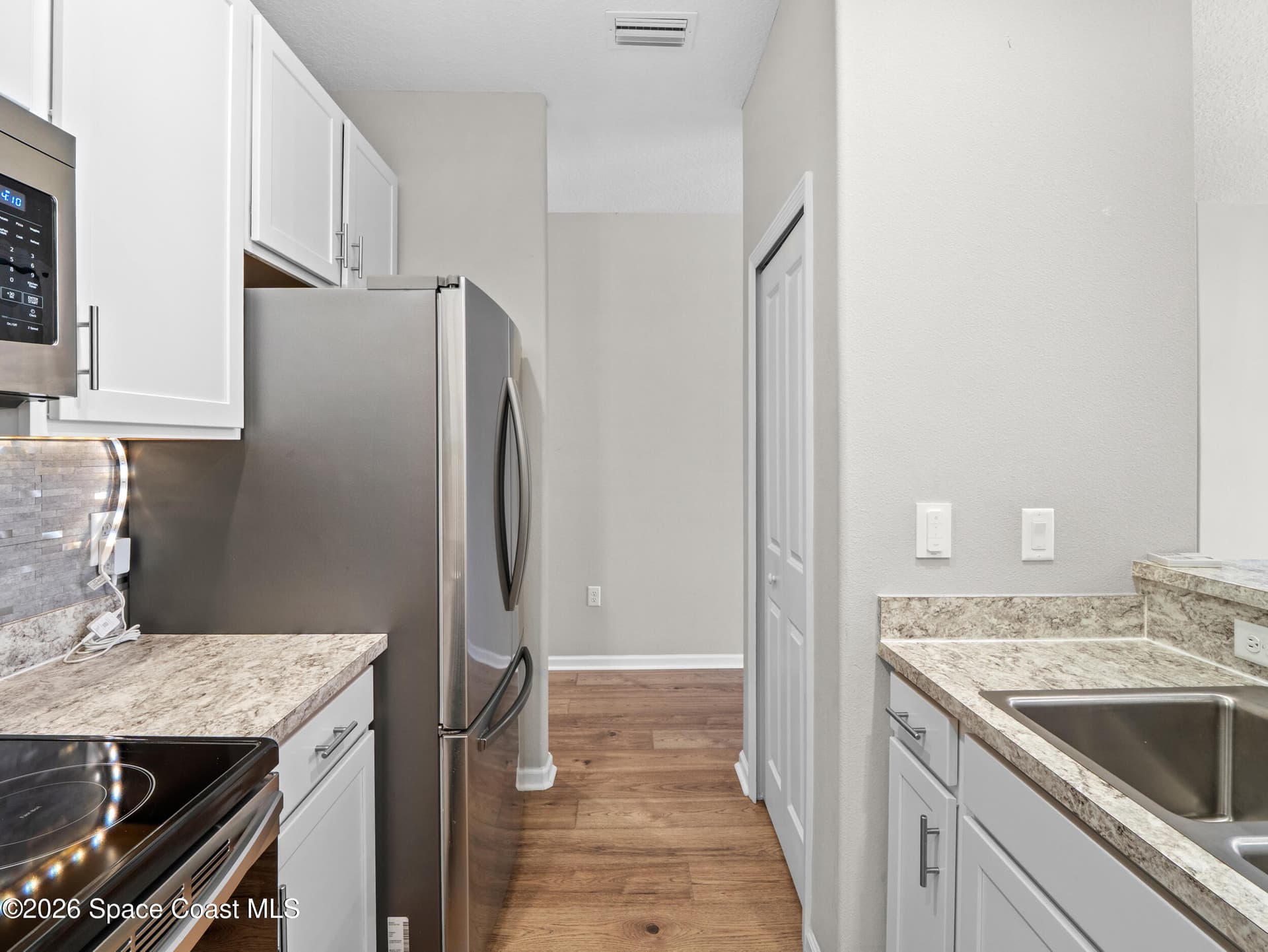3931 Playa Del Sol Drive 104 photo 16