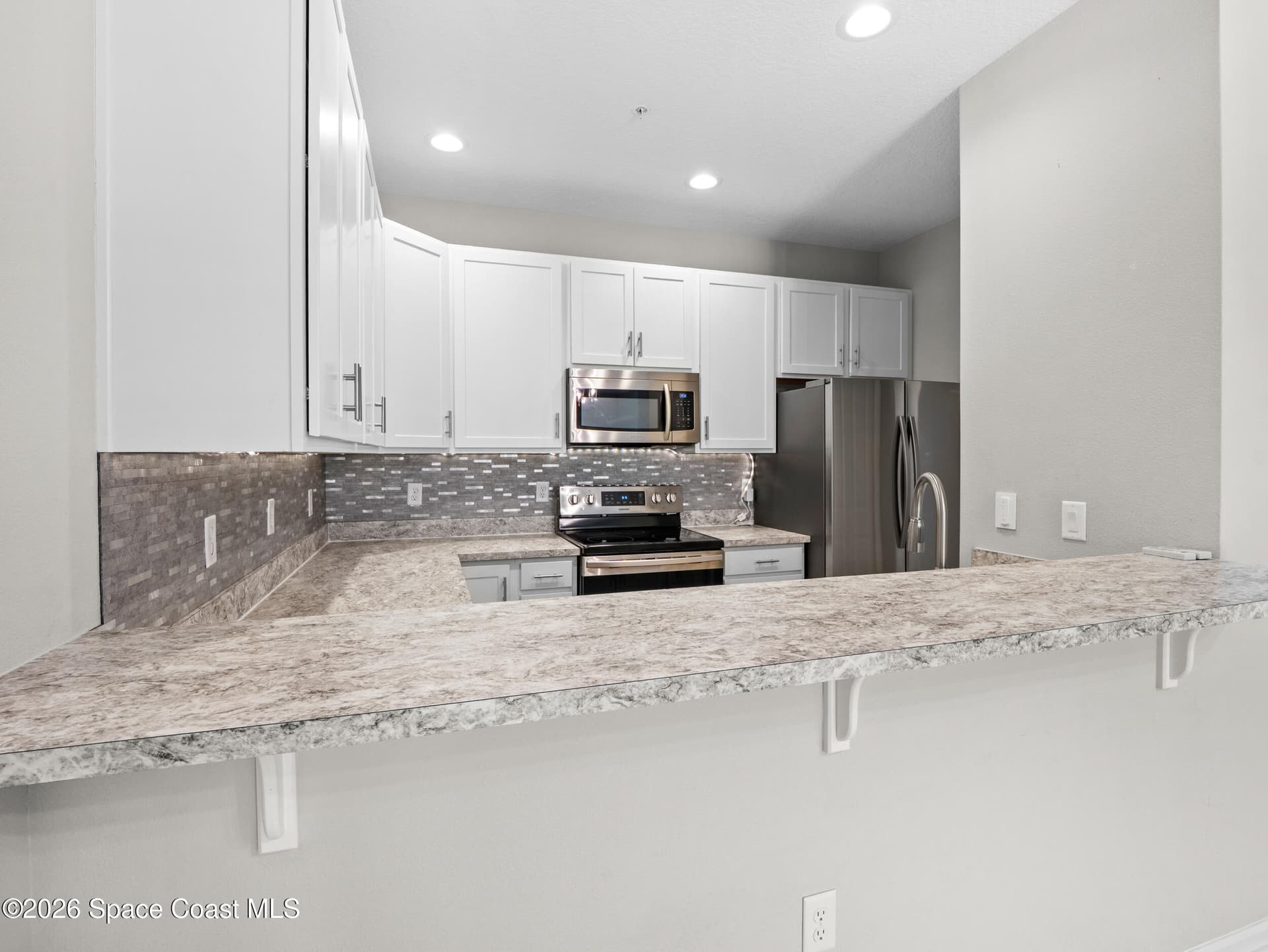 3931 Playa Del Sol Drive 104 photo 17