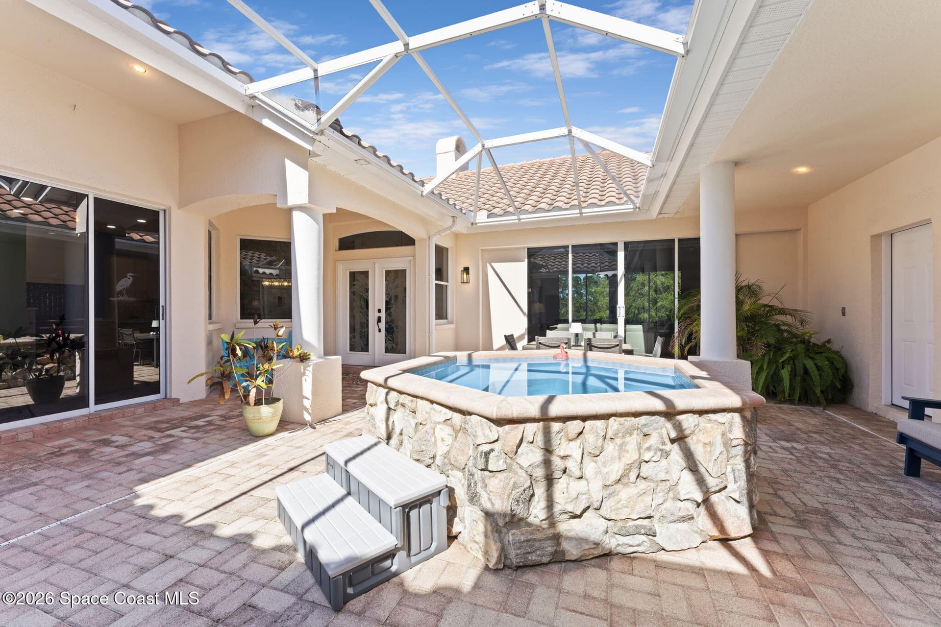 430 Carmel Drive photo 3