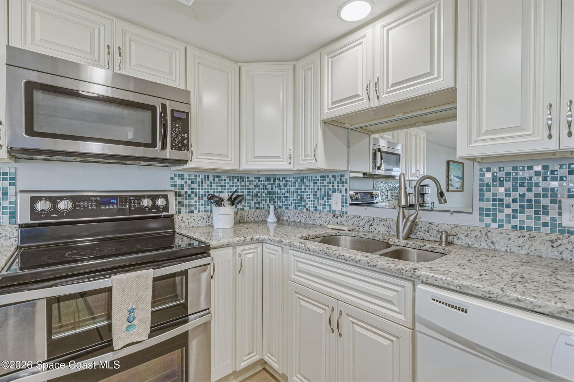 545 Garfield Avenue 401 photo 22