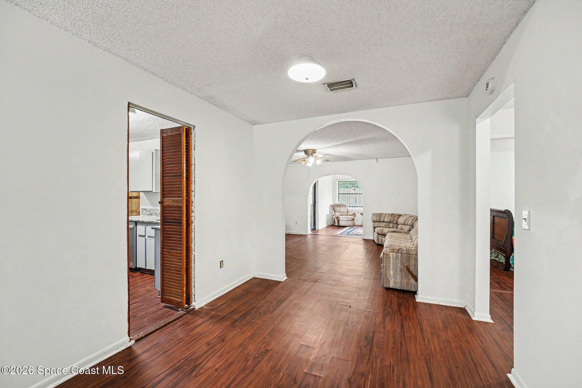 353 Krefeld Road NW photo 5
