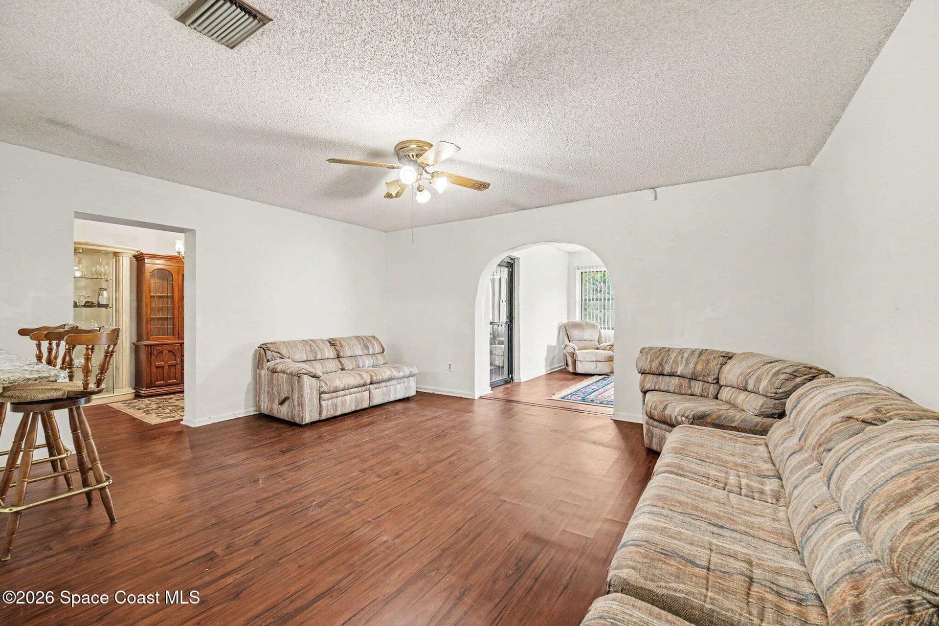 353 Krefeld Road NW photo 12