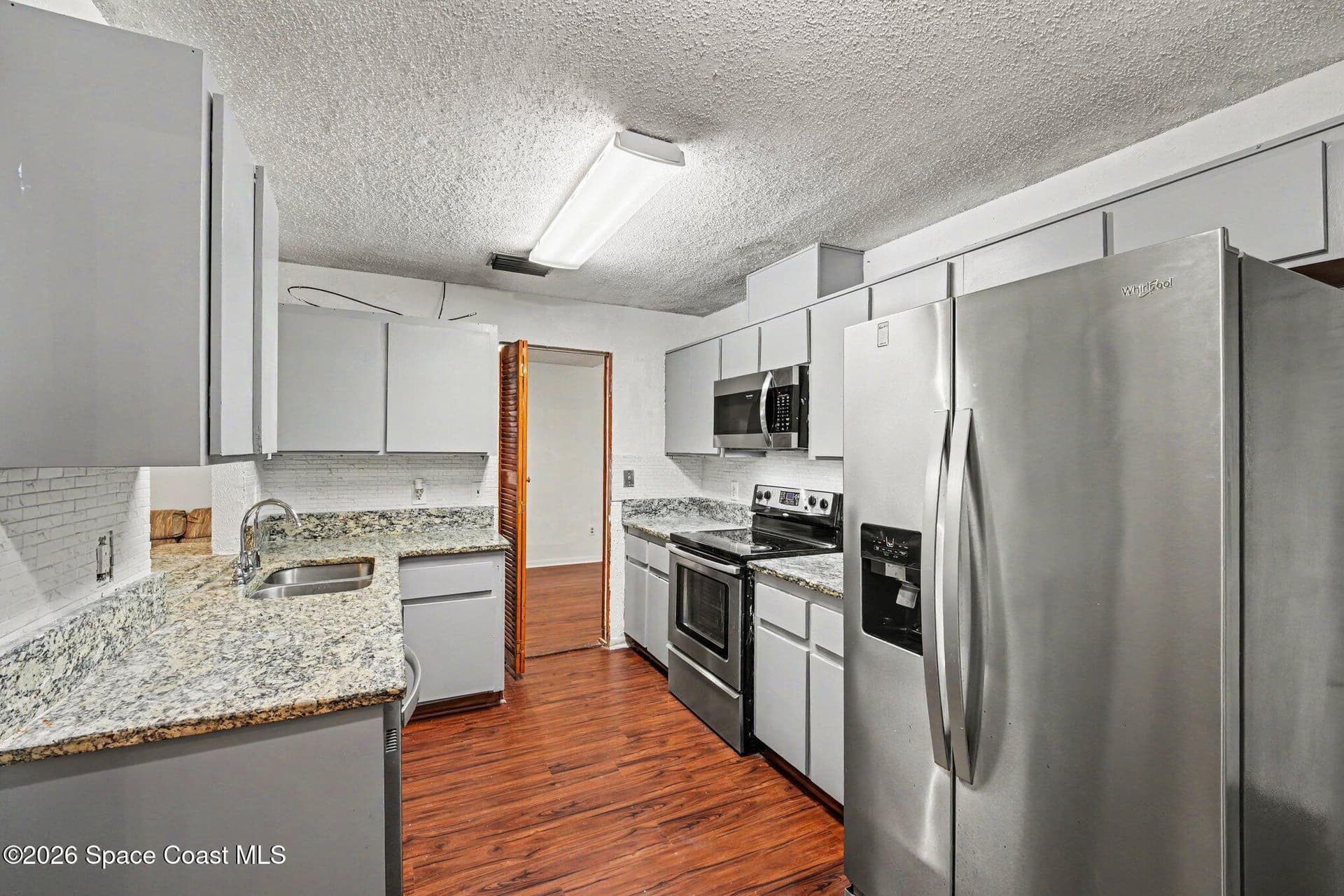 353 Krefeld Road NW photo 7