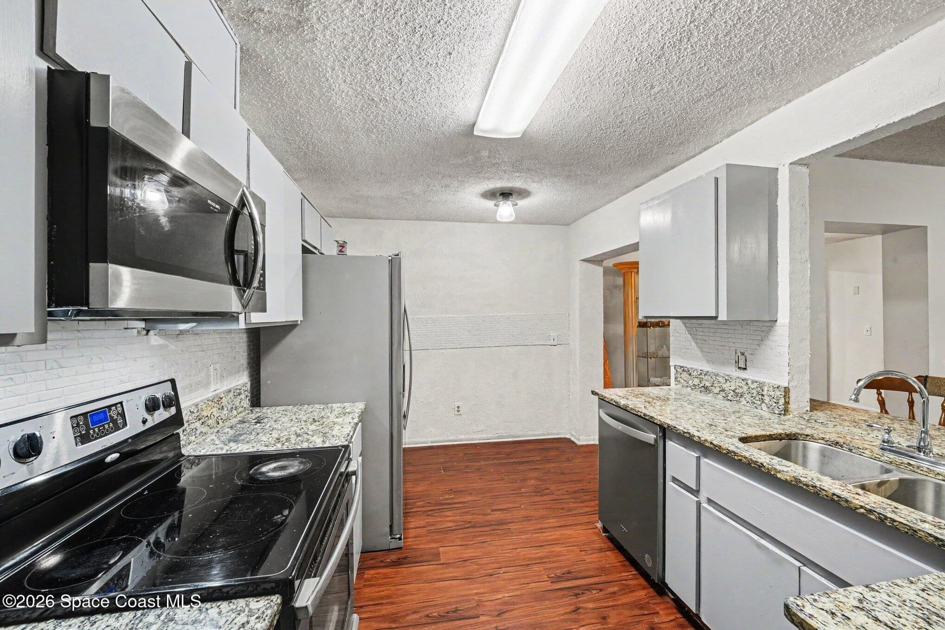 353 Krefeld Road NW photo 9