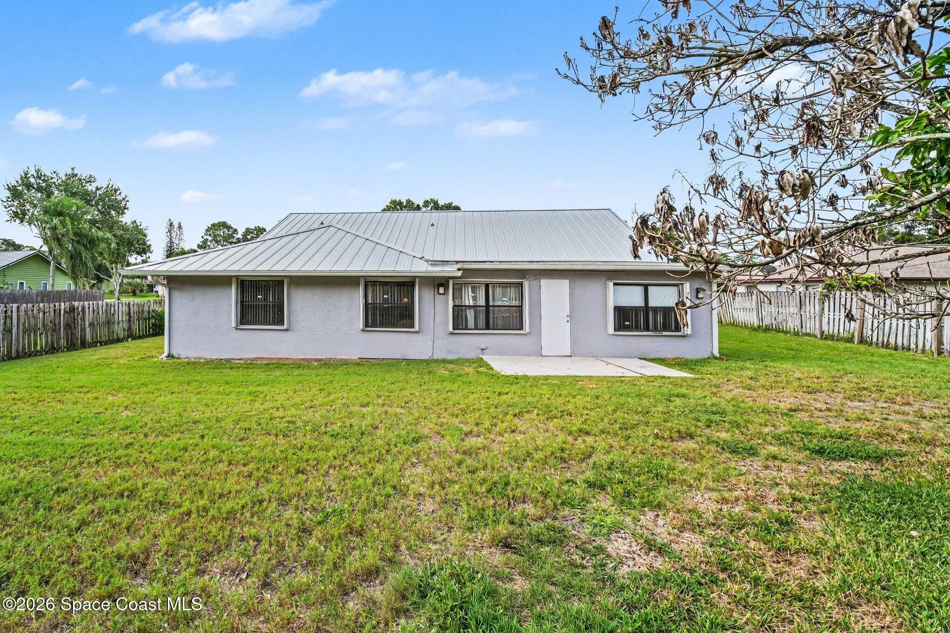 353 Krefeld Road NW photo 25