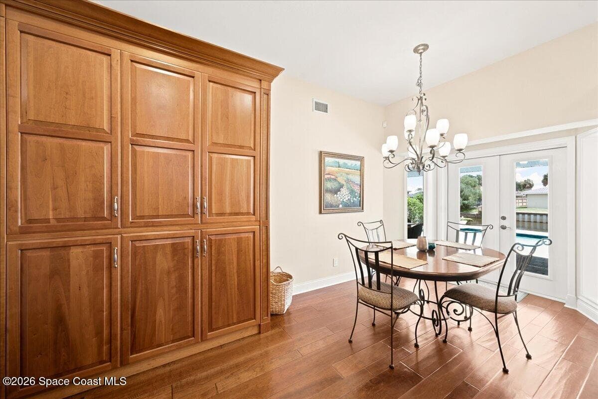650 Barcelona Court photo 16
