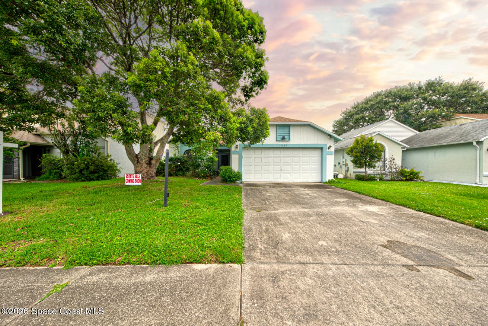 1607 Clover Circle photo 1