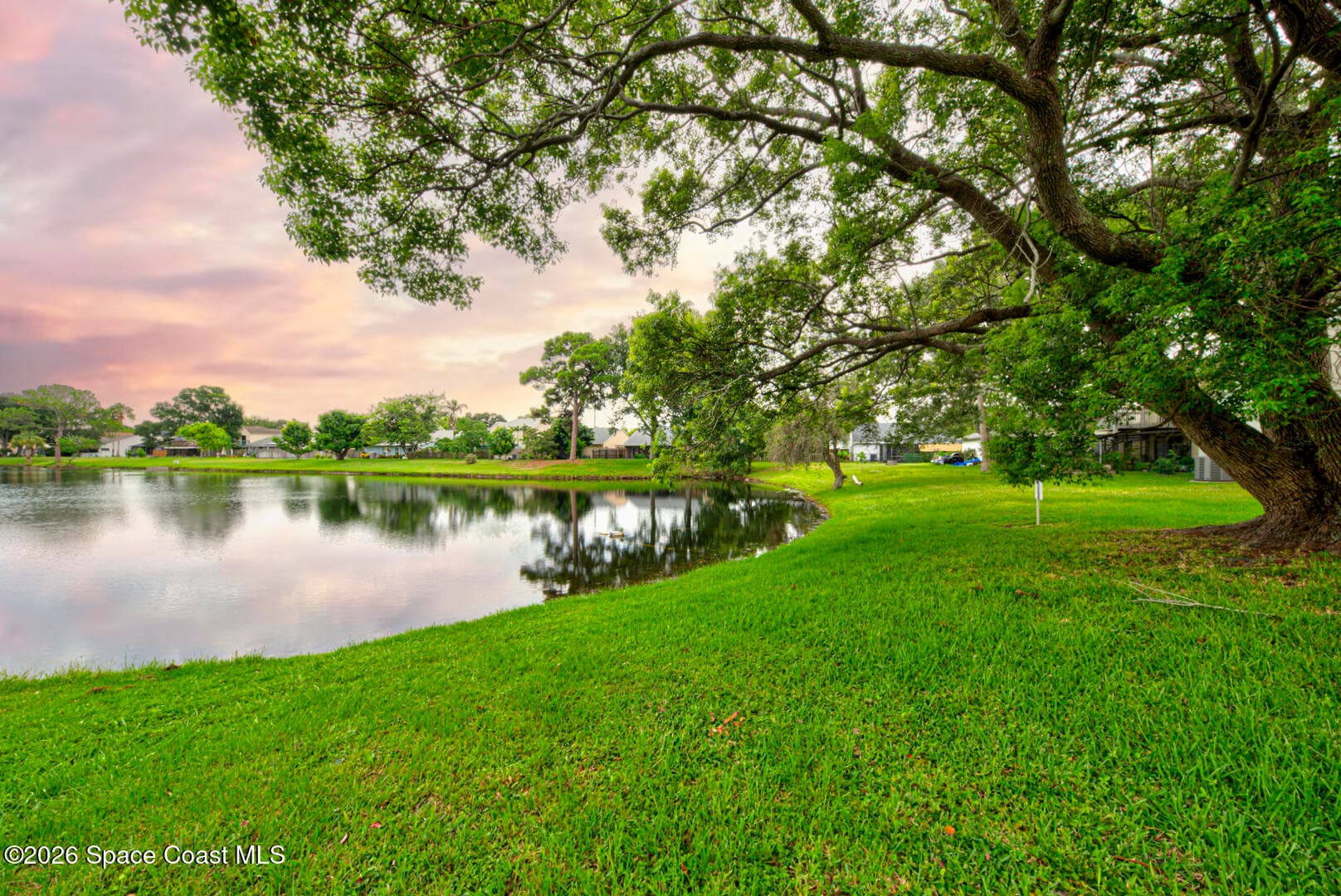 1607 Clover Circle photo 3